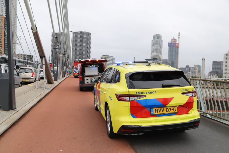 zware trambotsing op Erasmusbrug in Rotterdam